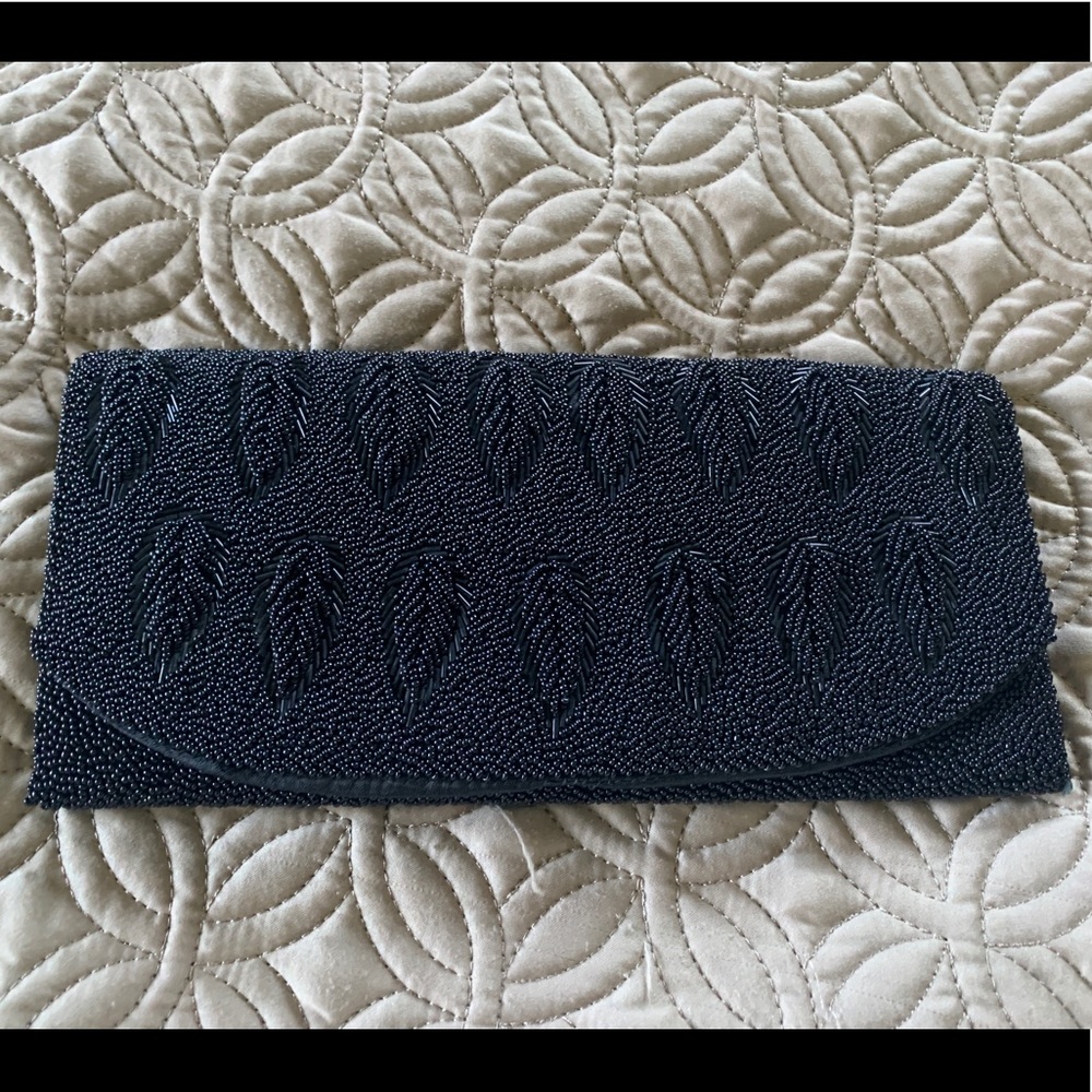 Vintage black seed beaded clutch. Excellent condition. ❣️